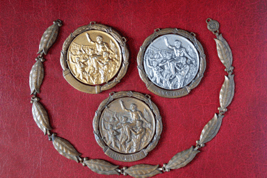2 золотые 2 серебряные 2 бронзовые. Олимпийская медаль Рим 1960. Золотые медали в Риме 1960 год. Награды в Олимпийских играх 1960.